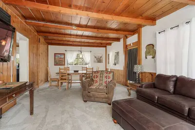 Image de Comfy 2 Br near U of A w/ Laundry + Parking