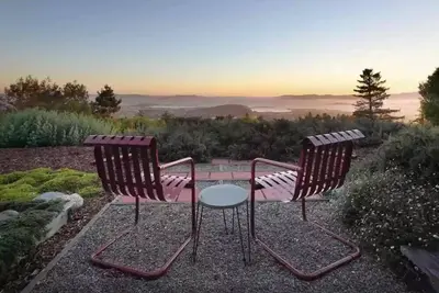 Image de Mid-Century Oasis With Panoramic Views