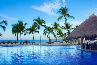 Image de All-inclusive resort on beach with 5 restaurants & 3 bars!
