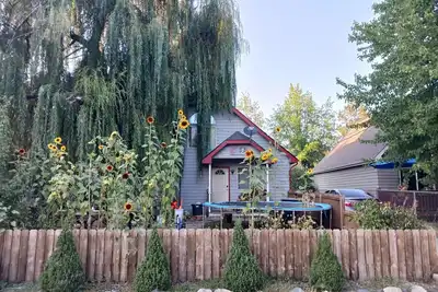 Image de 4 bedroom 2 bath house with fenced yard. Close to downtown and U of I