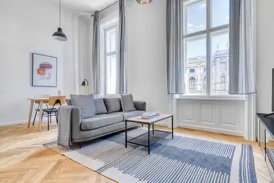 Image de Chic Innere Stadt 2br w/ Elevator, Best Location in Vienna, by Blueground
