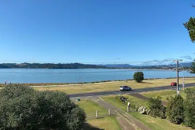 Image de Whitianga Beachfront, with extensive views across Mercury Bay.