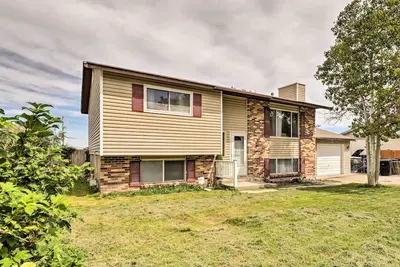 Image de 11 Mi to Great Salt Lake: Magna Getaway!