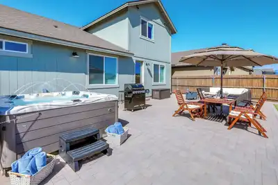Image de Spacious Bellemont Cabin w/ Jacuzzi + Mtn View!