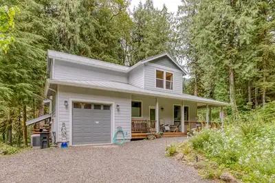 Charming riverfront apartment with kitchenette, grill, & central Ac