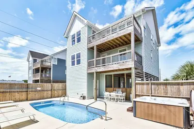 Image de A Summer Place Too | 1170 ft to the beach | Dog Friendly, Private Pool, Hot Tub