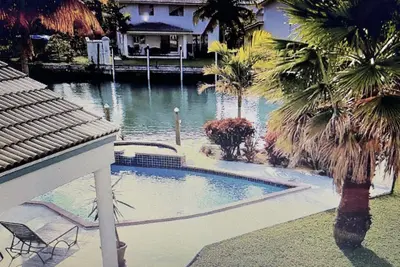 Image de 5 minutes to the beach, water front location, family size condo with jacuzzi tub