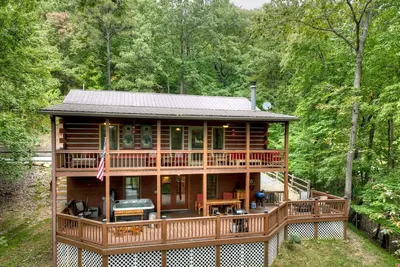 Image de Mama Bear's Hideaway - Hot tub, firepit, and more!