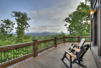 Image de Gorgeous views, pool table, & more! - Honey Hill