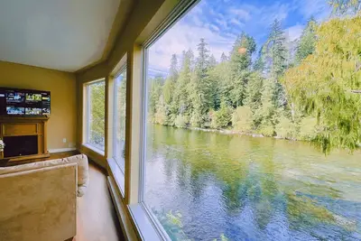 Image de Ultimate Fishing Escape: Reel in the Best Catches & Breathtaking River Views