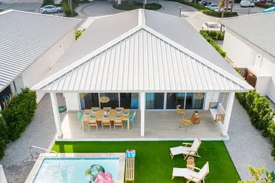 Image de 3 bdrm/2 bath Villa w/pool, Azure Beach Residences