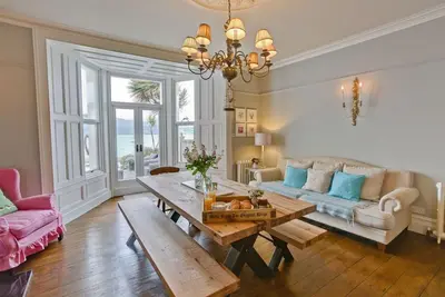 Image de Bay House - a coastal that sleeps 12 guests in 6 bedrooms