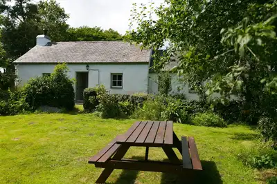 Tyn Llan -  a dog that sleeps 4 guests  in 2 bedrooms