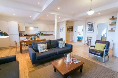 Image de Coron - a dog that sleeps 6 guests in 3 bedrooms