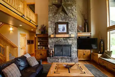 Image de Luxury 5 Bedroom, 5. 5 Bath Lodge-feel home with Everything! Vista 14