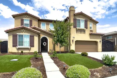 Image de Philía Lake House - Casino, Golf Course & Trails