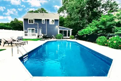 Image de Cozy Cape Cod House - Stroll or Bike the Canal