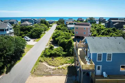 Great Location! Steps to Beach, Pool, Hot Tub