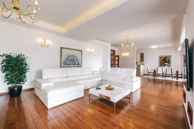 Image de Three-Bedroom Apartment