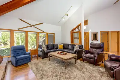 Image de Redc27 | Sleeps 16 | Hot Tub | A/C | Game Garage | Golf Course Views