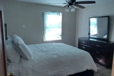 Image de Shaker Hts Duplex near Cleveland Clinic and other Major Businesses