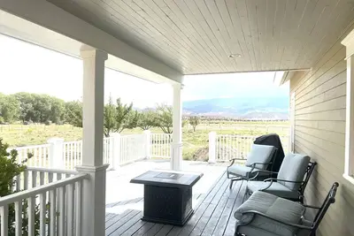 Image de Bucolic views, spacious great room, short walk to center of town!