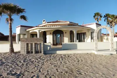 Image de Casa Vasquez Ocean Front Beach Home in Las Conchas