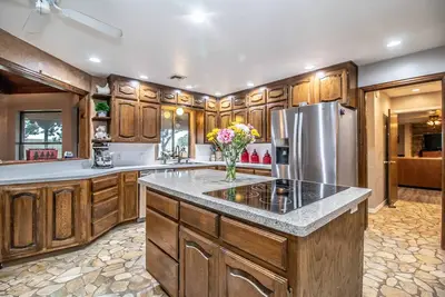 Image de 3200 sq. ft home sleeps 8 (The Bunk House)