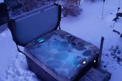 Image de • Cozy Rustic Garage Cottage, Hot Tub & Pool