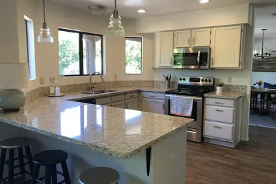 Image de Beautiful remodeled house in Las Capanas neighborhood.