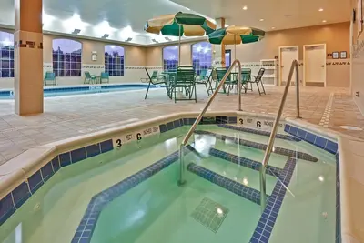 Image de 2 Bedroom | Equipped Suite Near the River