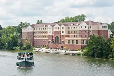 Image de Pool & Gym. Suite Near Rochester University.