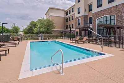 Image de Newly Renovated Space with Outdoor Pool Access