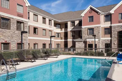 Image de 1 Bedroom Suite | Outdoor Pool, Free Breakfast