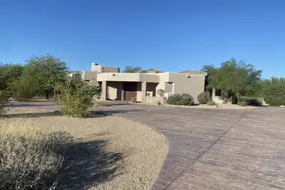 Image de Custom home which boasts spectacular views of the Estrella Mountains