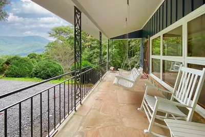 Image de Mountain Dreams- Peaceful, Charming, Pet Friendly