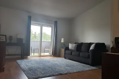 Image de Comfy & Cozy Stay w/ Mountain View Centrally Located 5 to 7 mins from everything