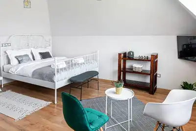 Image de Light and bright starlit loft, 5 minutes from the center!