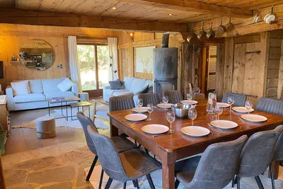 Image de Chalet Authentique au Calme - 2 Appartements, Parking, Wifi
