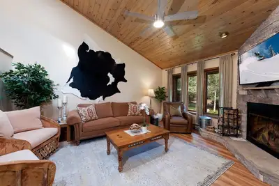 Image de The Pine Needle (#150) | Amazing Home 3 miles to Purgatory Ski - Dogs Ok