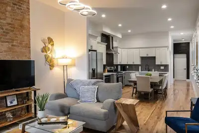 Image de 3 Bedroom Condo - Close to Stadiums & Downtown