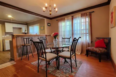 Image de Quiet and cozy 2 bedroom upper apartment