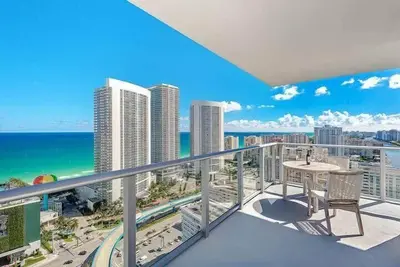 Image de Wrap Around Balcony: 2Br|Amazing Views+ Pools