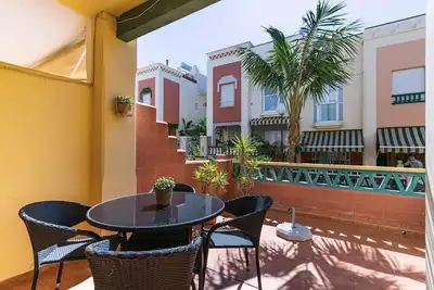 Image de Cosy apartment - air conditioning - spacious terrace - centre - beach 250 meters