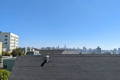 Image de Renovated 2 bedroom w/ Rooftop Patio in beautiful Presidio Heights Victorian