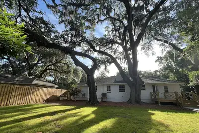 Image de Newly renovated house in quiet neighborhood -- 3 bed, 2 bath house