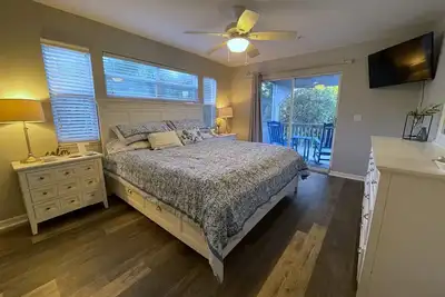 Newly Remodeled 4 Bedroom House w Private Pool