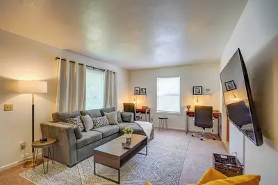 Image de 30 Day Minimum. Entire House. Washer/Dryer. A/C.