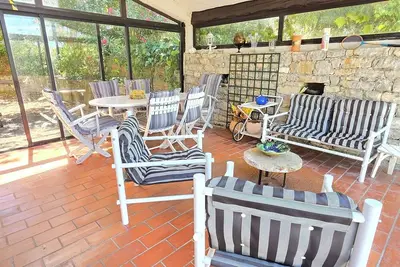 Image de 10 minutes de Saint Tropez avec jardin et véranda