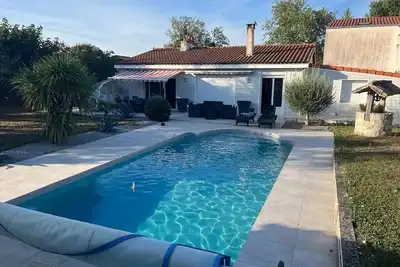 Image de Agréable maison familiale avec piscine à 15 min de la Rochelle